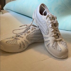 Cheer/tumble shoes